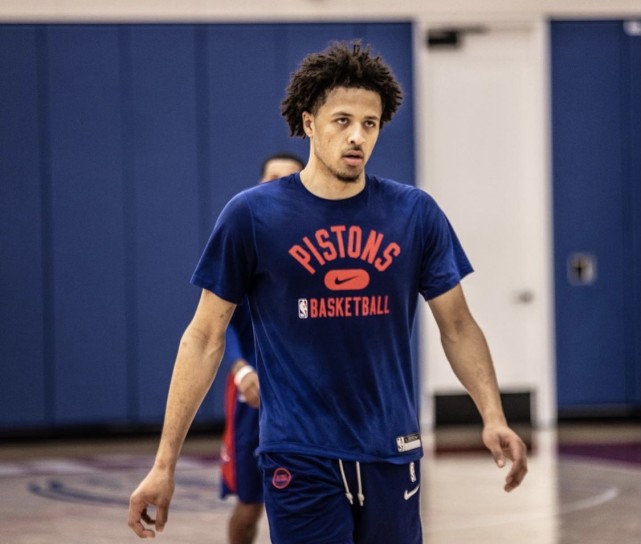 皮球越过中 皮球越过中