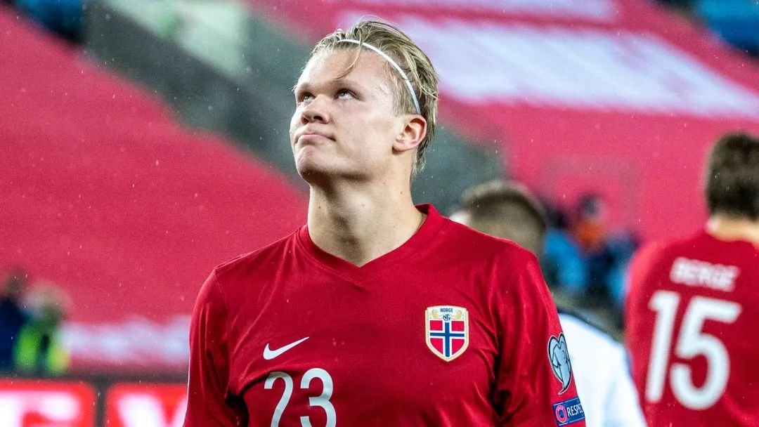 助跑角度更 助跑角度更